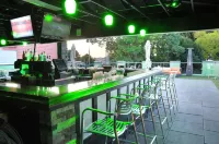 Commodore Resort - bar