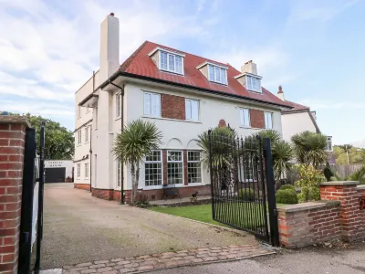 Yardley Manor Hotels near The Yew Tree Cafe