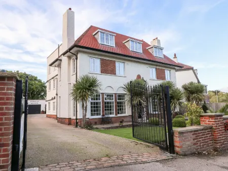 Yardley Manor Отели в г. Скалби