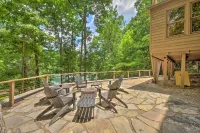Lakefront Glass House Cabin w/ Mountain Views! - de charme