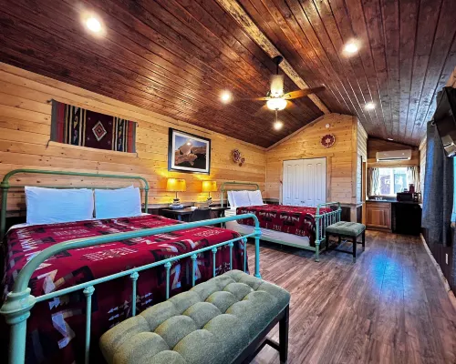 The Rim Rock Inn Hotels in Wayne County