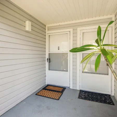 Pool Access & Lanai: Riverfront Welaka Condo!