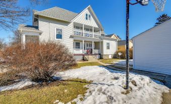 Lake Michigan Vacation Rental 1 Block to Marina!