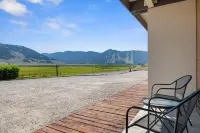 Elk Refuge Inn - Mountain view