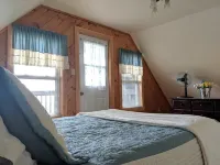 Smith Rock Chalets Hotels in Pictou