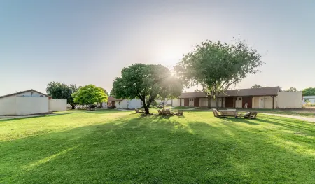 Erettz Dafna Travel Hotel Отели в г. Кирьят-Шмона