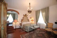 Palazzo Tarlati - Hotel de Charme - Residenza d'Epoca فنادق في Monte San Savino