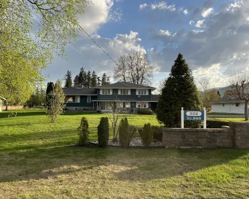 Sunny Shuswap B&B Hotels in Chase