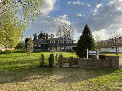 Sunny Shuswap B&B Hotels in Chase