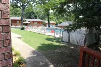 Candlewyck Cove Resort - Pools