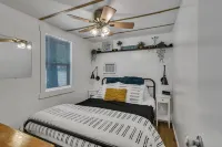 Firefly Cottage 2 Bedroom Cabin by Redawning