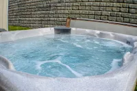 Echo Landing #42 by Bear Country - Hot Tub