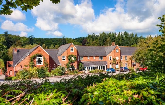Fox & Hounds Country Hotel