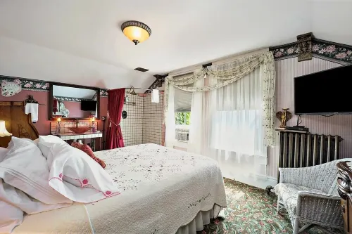 Secrets on Main Bed & Breakfast Hotel di Cheboygan