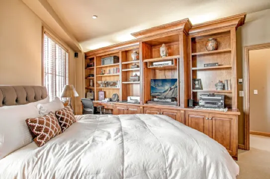 330 Chapel Square Condo