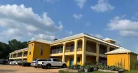 Majestic Inn - Motels