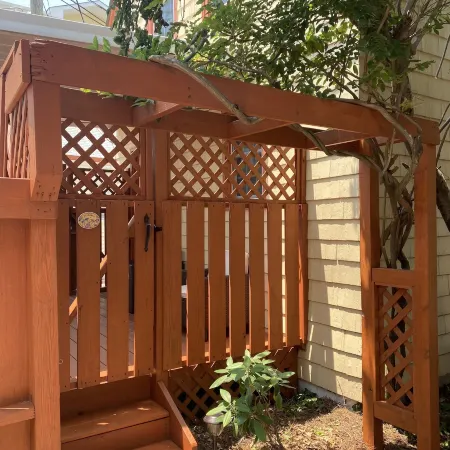 Angie's Guest Cottage Отели рядом с достопримечательностью «Пляж Кроатан-Бич»