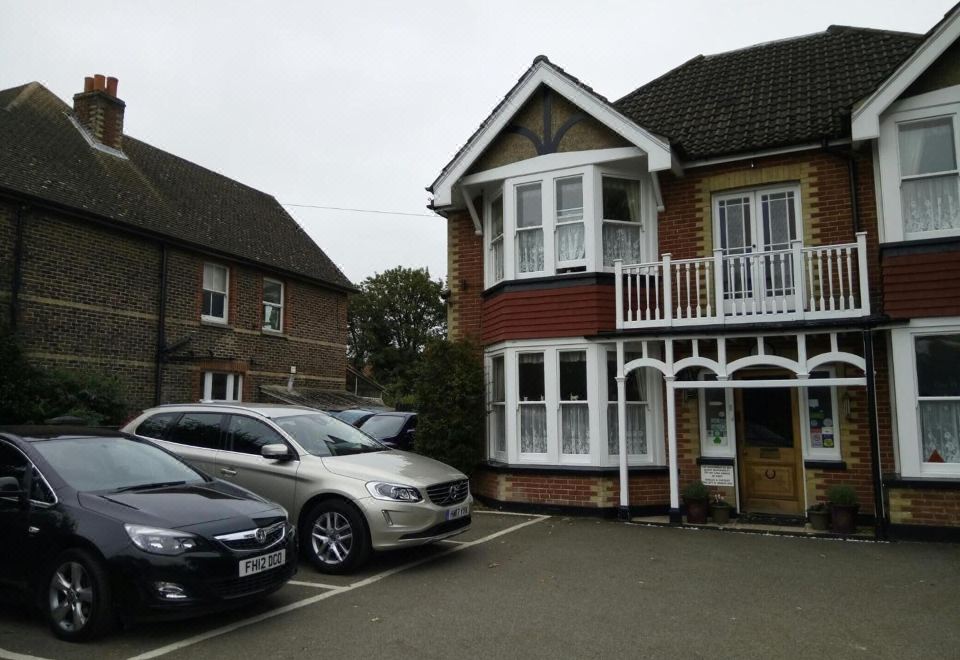 Gable End Guest House - Housity