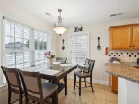 迷人的家庭度假屋帶寬敞的庭院三臥室住宅 帕斯闊坦克縣住宿飯店