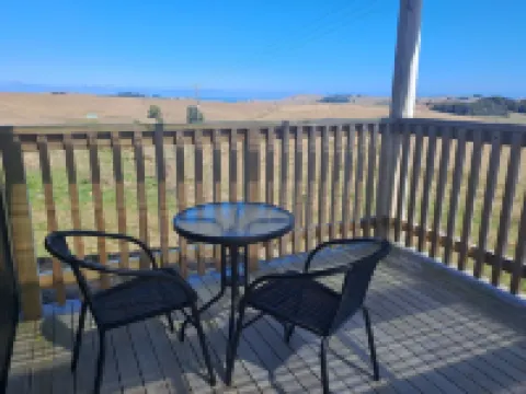 Comfortable studio with stunning mountain & ocean views – Your perfect getaway! Hotels in Raglan