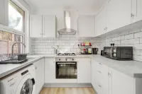 Beautiful 3 Bedroom House in North London 크루치 힐 주변 호텔