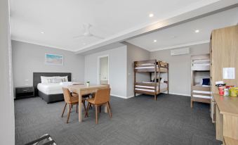 Hive Hotel, Moruya