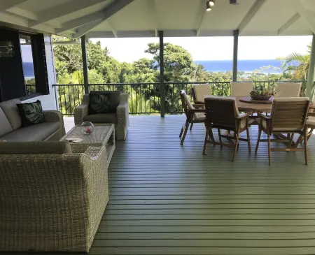 Vast family home, tranquil hillside location with Pacific views Отели в г. Аваруа