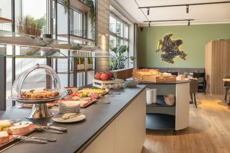 Hotel Meerzeit Binz Отели рядом с достопримечательностью «Ausstellung Granitzhaus»