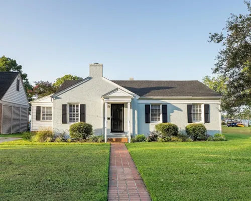 Waterfront Edenton Bay Cottage - Walk to Dtwn Hotels in Edenton