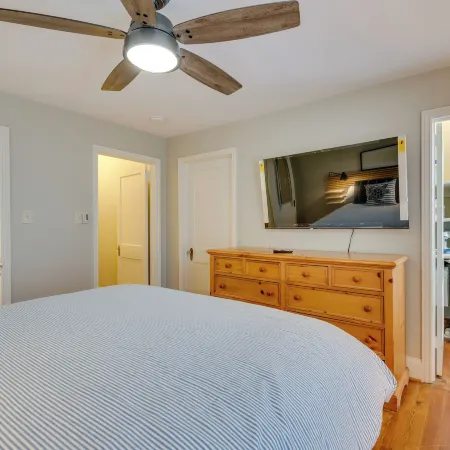 Welcoming Norcross Cottage w/ Deck + Shared Grill!