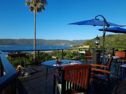 Lagoon Lodge - breakfast