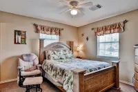 Walk to Shore and Restaurants Surfside Beach Home!