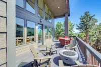 Hot Tub and Deck Mtn-View Pine Getaway! - 3-Star