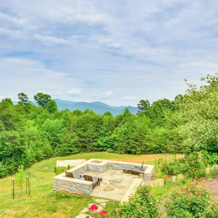 Nebo Home w/ Hot Tub: Wheelchair Accessible