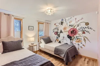 네덜란드 마운틴 헤이븐 3베드룸 방갈로 by 레드어닝 카리부 랜치 오픈 스페이스 파킹 & 트레일헤드 주변 호텔