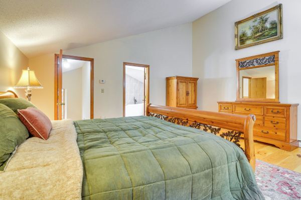 Cozy North Conway Mountain Cabin Ski and Golf!