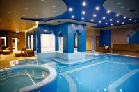 Golden Ball Club - Pools