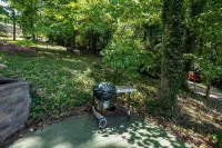 Lakeside Retreat: Unwind and Rejuvenate at our Boone Lake Rental with Hot Tub Hotel a Oak Grove