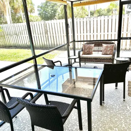 Jupiter Inlet Village House W/Pool - Walk to the Beach, Inlet, Pelican Club