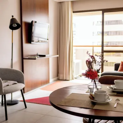 Matiz Manhattan Hotel dekat Renaissance Theatre