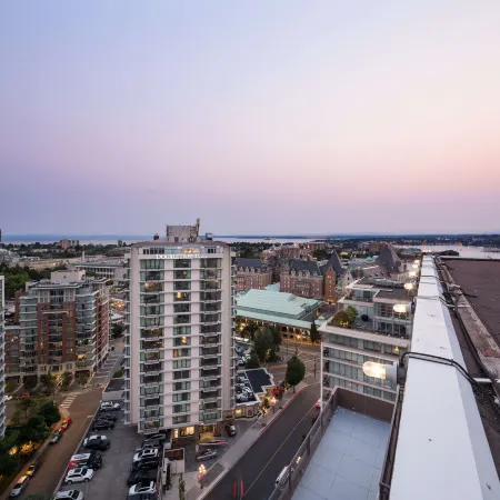 DoubleTree by Hilton Hotel & Suites Victoria
