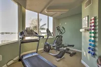 Bayfront Retreat Private Balcony and Pool Access!