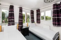 Chris's Motel Hotels in Wycombe District