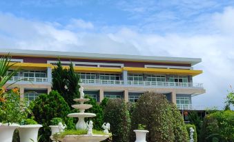 Breeze Hill Hotel