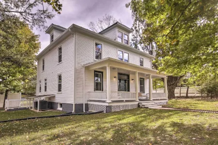 'Thomson Farm' Classic Home < 10 Mi to Vineyards!