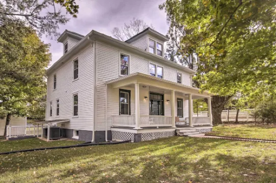 'Thomson Farm' Classic Home < 10 Mi to Vineyards!