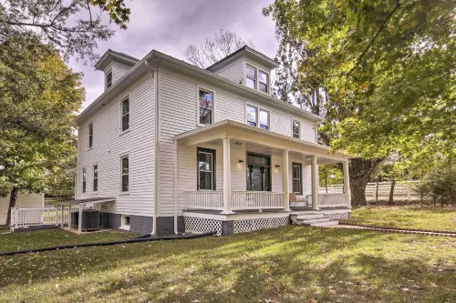 'Thomson Farm' Classic Home < 10 Mi to Vineyards! Hotel di Leesburg