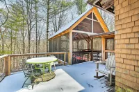 West Cornwall Cabin ~ 4 Mi to Covered Bridge! - Pet friendly