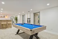 Luxury Home - Pool Table/Bar/Patio Hotels in Skokie