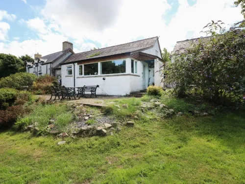 Morfa Isaf Cottage Hotels in Penbryn
